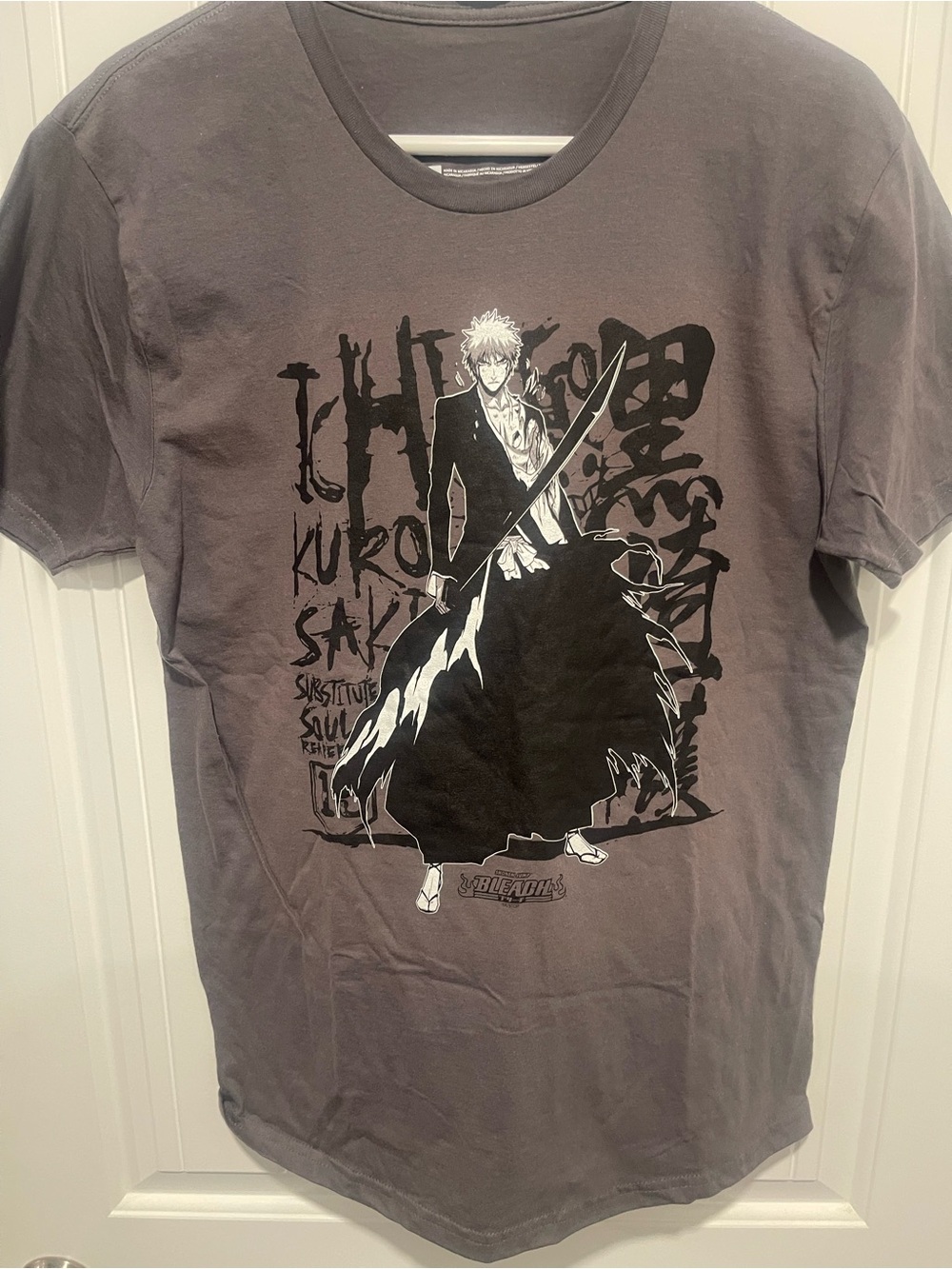 Official Bleach Ichigo Kurosaki Graphic Tee Gray Men’s Medium